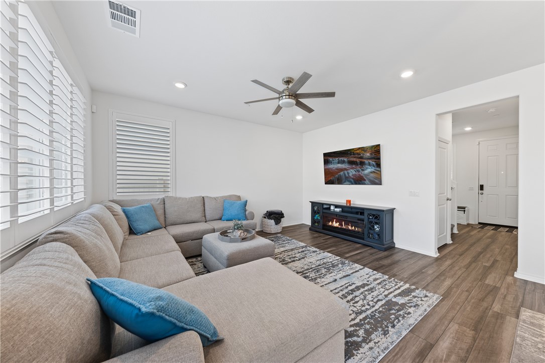 Detail Gallery Image 10 of 39 For 36790 Diego Springs Ave, Murrieta,  CA 92563 - 3 Beds | 2/1 Baths