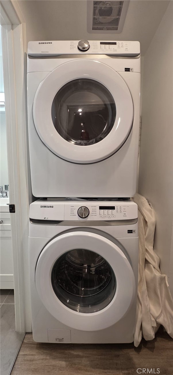 Detail Gallery Image 8 of 8 For 6219 Glide Ave, Woodland Hills,  CA 91367 - 2 Beds | 1 Baths