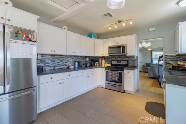 Detail Gallery Image 30 of 45 For 27981 Atlantic Ave, Highland,  CA 92346 - 3 Beds | 2 Baths