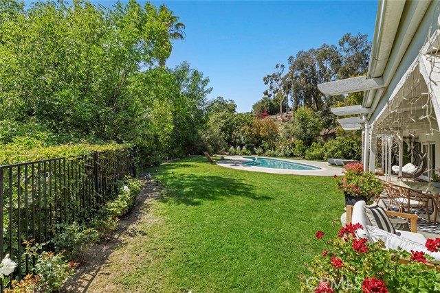 Detail Gallery Image 12 of 13 For 7153 Helmsdale Cir, West Hills,  CA 91307 - 4 Beds | 3 Baths
