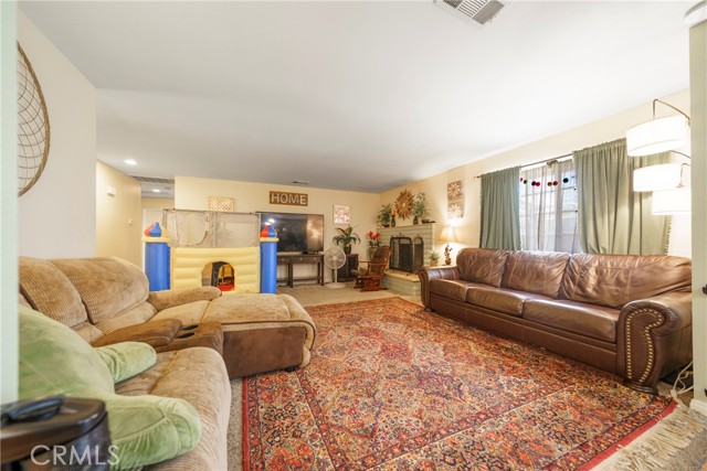 1281 Leslie Drive, Hemet CA: https://media.crmls.org/medias/716fd122-6a04-419f-baee-4751165748d8.jpg