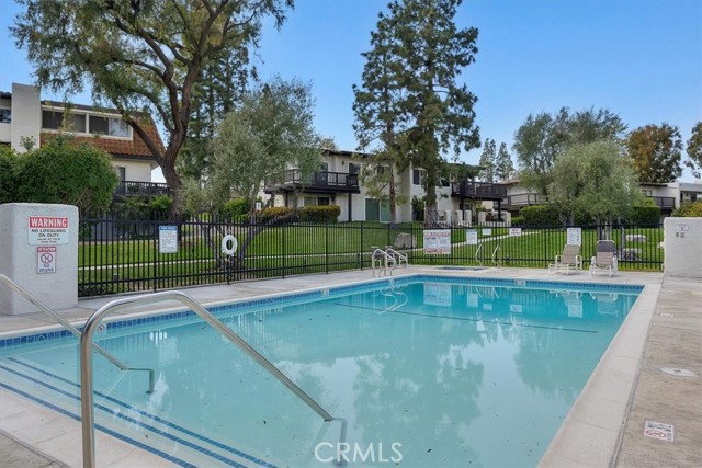 31 Oaktree Lane, Rolling Hills Estates CA: https://media.crmls.org/medias/71703fb4-0882-4558-b775-7109370a74aa.jpg