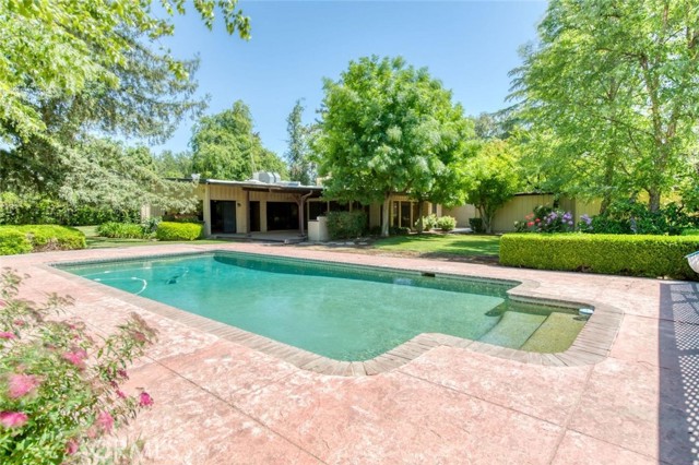 6641 N Van Ness Boulevard, Fresno CA: https://media.crmls.org/medias/71706712-ef39-4b87-ab53-d576d2374cf2.jpg