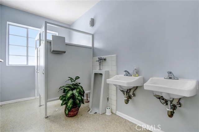 Image 39 of 46 For 724 Glenoaks Boulevard