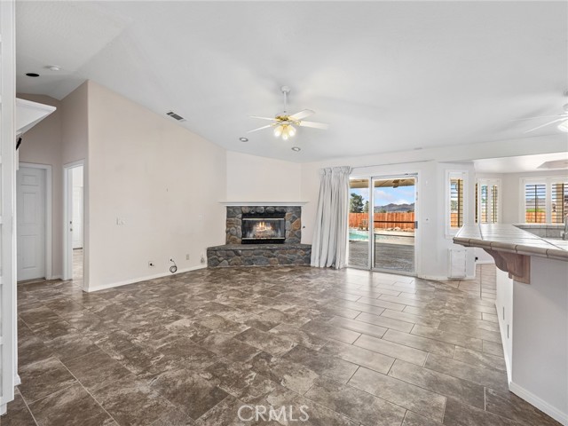 Detail Gallery Image 7 of 57 For 16992 Joshua, Apple Valley,  CA 92307 - 5 Beds | 4 Baths