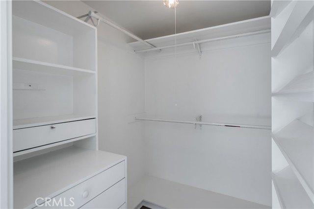 Detail Gallery Image 32 of 38 For 243 Windward, Venice,  CA 90291 - 2 Beds | 2 Baths