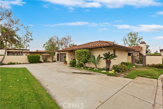 Detail Gallery Image 3 of 45 For 880 El Mirador, Upland,  CA 91784 - 2 Beds | 2/1 Baths