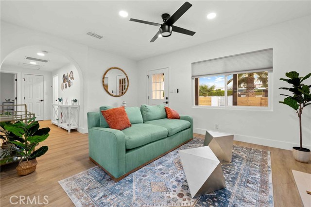 Detail Gallery Image 3 of 13 For 4351 E Calle De Carlos, Palm Springs,  CA 92264 - 3 Beds | 2 Baths