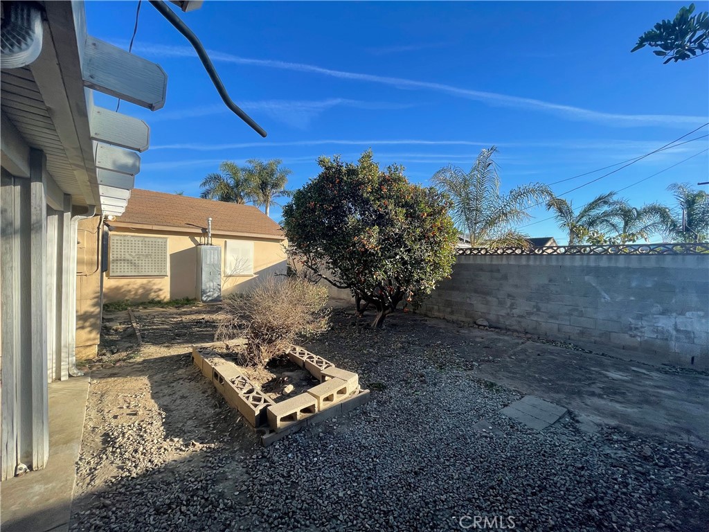 https://media.crmls.org/medias/7176094b-7a16-4383-a829-ee278e3fbfff.jpg?preset=X-Large