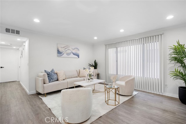 Detail Gallery Image 5 of 28 For 408 Burchett St #5,  Glendale,  CA 91203 - 2 Beds | 2 Baths