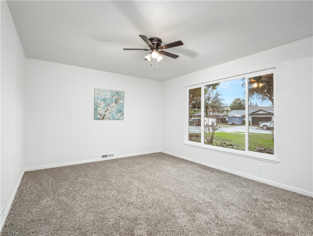 Detail Gallery Image 5 of 25 For 4818 E San Gabriel Ave, Fresno,  CA 93726 - 3 Beds | 2 Baths