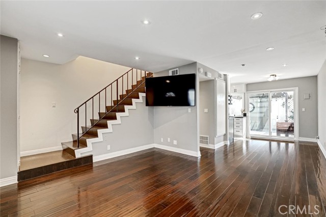 Detail Gallery Image 3 of 31 For 17715 Regency, Bellflower,  CA 90706 - 2 Beds | 2 Baths