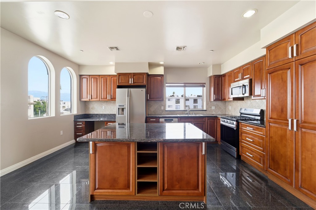 MLS #SR25260457 image #7