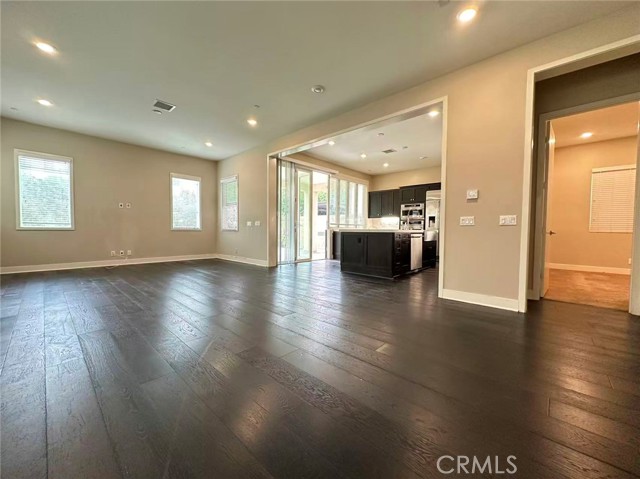 Detail Gallery Image 5 of 22 For 140 Crossover, Irvine,  CA 92618 - 4 Beds | 4/1 Baths