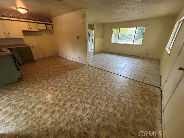 Detail Gallery Image 9 of 24 For 755 H, Parlier,  CA 93648 - 3 Beds | 2 Baths