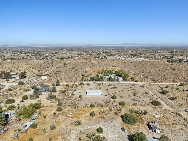 Detail Gallery Image 6 of 51 For 1375 Locust Rd, Pinon Hills,  CA 92372 - 4 Beds | 2 Baths