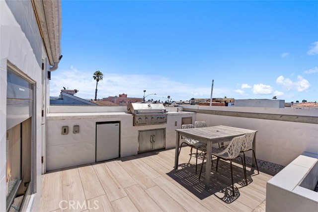 200 E Balboa Boulevard, Newport Beach CA: https://media.crmls.org/medias/717a0977-c040-46f9-be0e-8f49176172b2.jpg