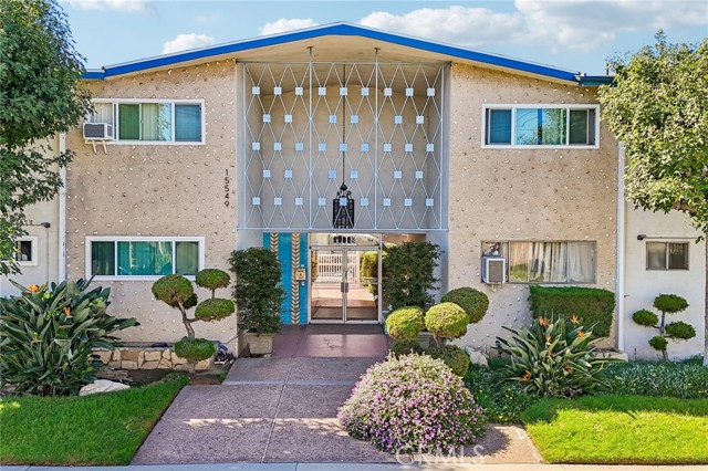15549 South Budlong Lane, 7