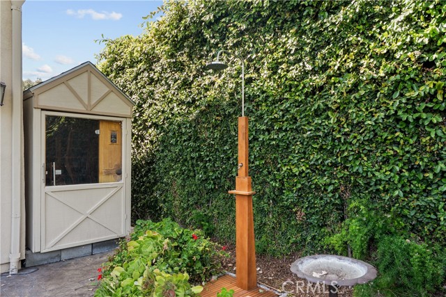 Detail Gallery Image 50 of 66 For 406 N Fairview, Burbank,  CA 91505 - 5 Beds | 4/1 Baths