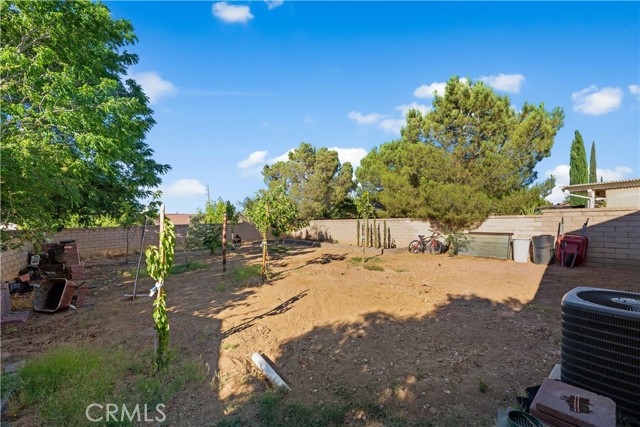 2701 Juniper Drive, Palmdale CA: https://media.crmls.org/medias/717a7b0a-40e5-4973-a9fa-addf45d5096e.jpg