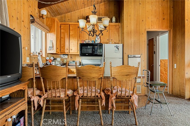 Detail Gallery Image 6 of 18 For 1164 Bear Springs, Rimforest,  CA 92378 - 2 Beds | 1 Baths