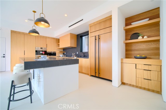 203 indianapolis Avenue, Huntington Beach CA: https://media.crmls.org/medias/717b5769-9eee-4ddf-88ae-5ef9f8c3773c.jpg