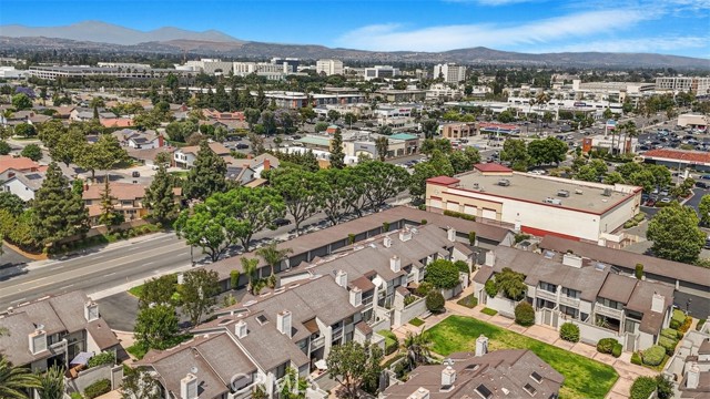 2220 E Chapman Avenue, Fullerton CA: https://media.crmls.org/medias/717b7fbc-d070-427f-830a-81db92739240.jpg