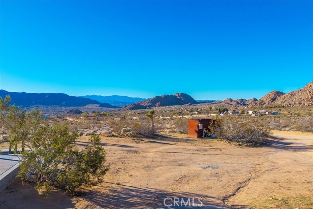8729 Rock Haven Road, Joshua Tree CA: https://media.crmls.org/medias/717bfb73-c3da-4169-a7de-569943e7e198.jpg