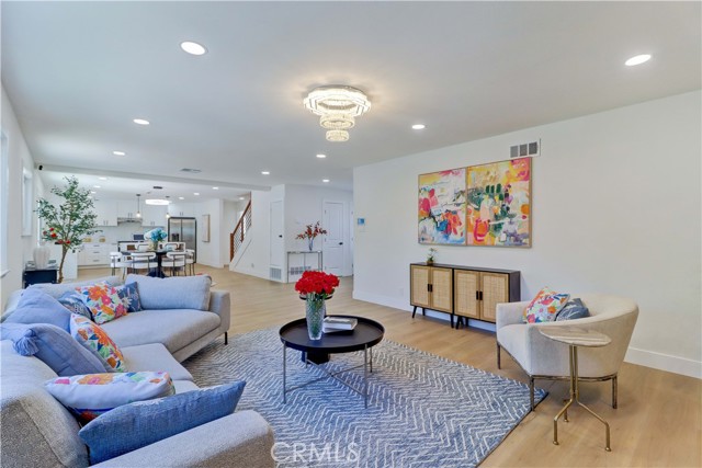 11428 Snowdrop Avenue, Fountain Valley CA: https://media.crmls.org/medias/717cea10-d8f6-4019-8528-bf1900625875.jpg