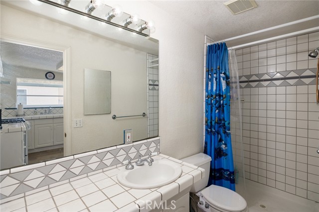 18218 Mansel Avenue, Redondo Beach, California 90278, 2 Bedrooms Bedrooms, ,2 BathroomsBathrooms,Residential,Sold,Mansel,SB22129835