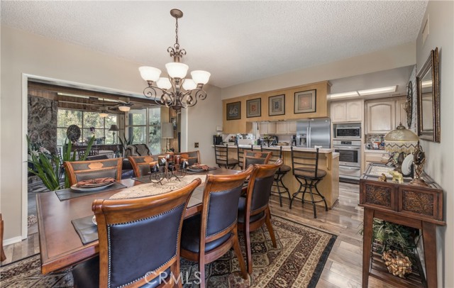 2242 Oak Crest Drive, Riverside CA: https://media.crmls.org/medias/717e0d0a-1f97-4236-b485-720316065562.jpg