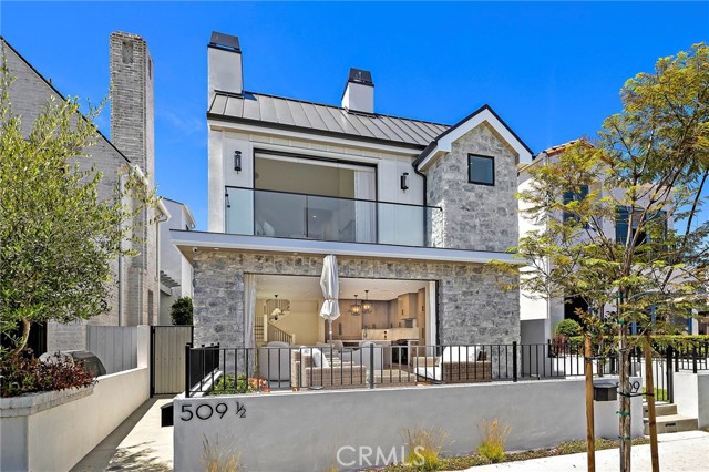 Detail Gallery Image 11 of 49 For 509 Carnation, Corona Del Mar,  CA 92625 - 3 Beds | 3/1 Baths