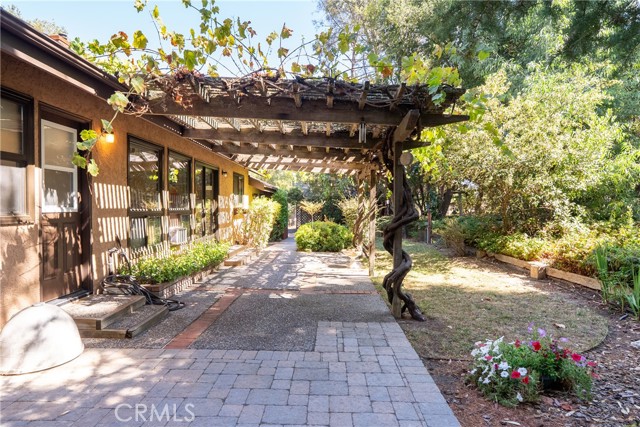 2480 Ardilla Road, Atascadero CA: https://media.crmls.org/medias/717ec8d5-cddf-4f77-b2e6-398444630242.jpg
