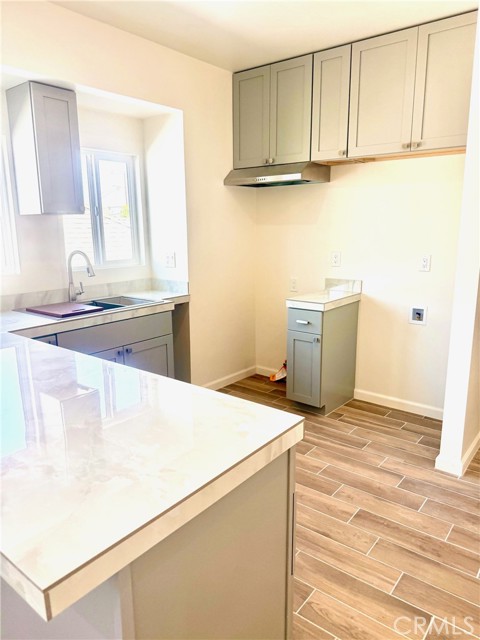 Detail Gallery Image 6 of 13 For 236 W 47th St #1/2,  Los Angeles,  CA 90037 - 3 Beds | 2 Baths