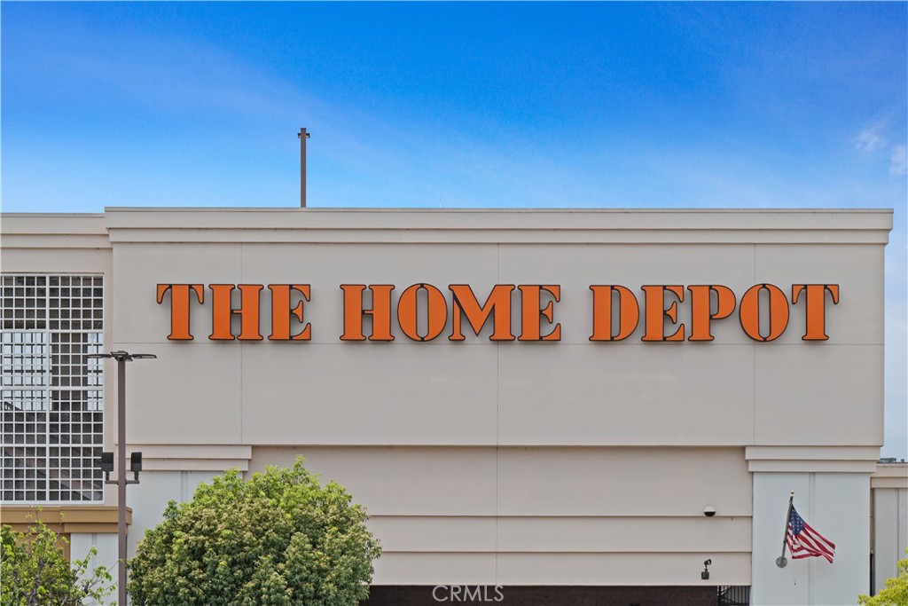 https://media.crmls.org/medias/71814a97-b79f-4487-9685-055b0eb3d685.jpg?preset=X-Large