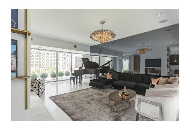 Detail Gallery Image 20 of 53 For 1030 San Rafael Ln, Pasadena,  CA 91105 - 3 Beds | 3 Baths