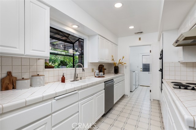 Detail Gallery Image 10 of 29 For 435 Paulette Pl, La Canada Flintridge,  CA 91011 - 3 Beds | 2 Baths