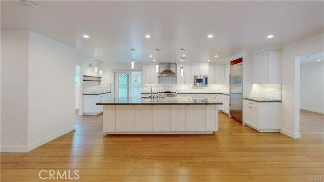 Detail Gallery Image 17 of 50 For 3119 Mesa Verde Dr, Burbank,  CA 91504 - 4 Beds | 3 Baths