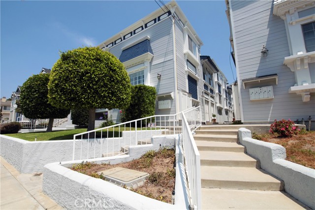 1421 12th Street, Manhattan Beach, California 90266, 2 Bedrooms Bedrooms, ,2 BathroomsBathrooms,Residential,Sold,12th,OC22148613