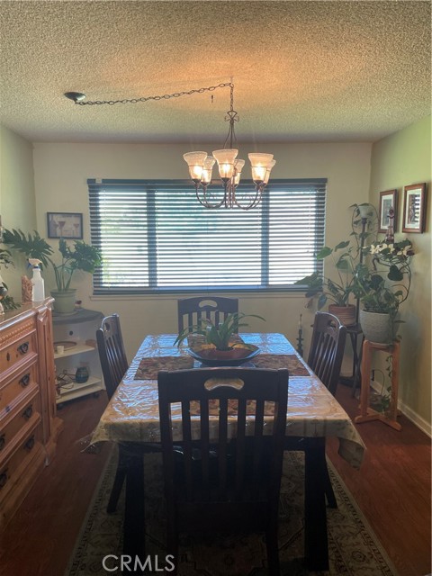 Detail Gallery Image 9 of 21 For 2393 Cragmont Ct, Simi Valley,  CA 93065 - 4 Beds | 2/1 Baths