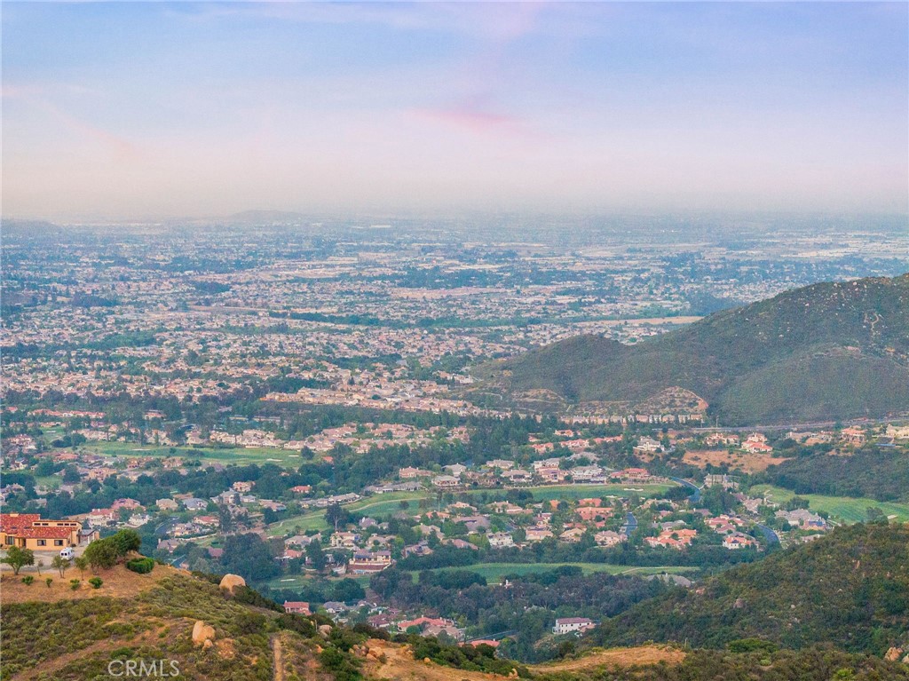https://media.crmls.org/medias/7184666a-3b28-4213-a716-873b84952ebc.jpg?preset=X-Large