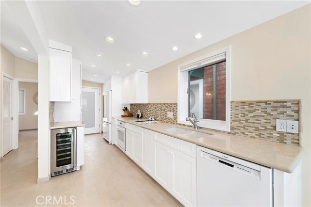 Detail Gallery Image 9 of 31 For 1051 Gaviota Dr, Laguna Beach,  CA 92651 - 2 Beds | 2 Baths