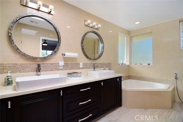 Detail Gallery Image 23 of 42 For 6508 Moorcroft Ave, Woodland Hills,  CA 91303 - 5 Beds | 3/1 Baths