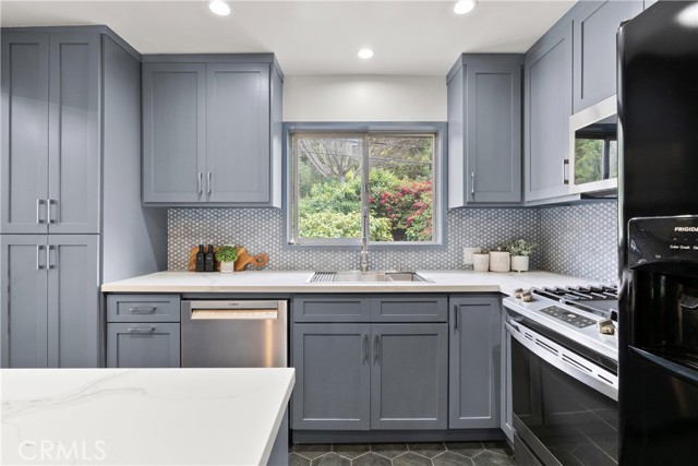 Detail Gallery Image 20 of 34 For 645 Griffith Way, Laguna Beach,  CA 92651 - 3 Beds | 3 Baths