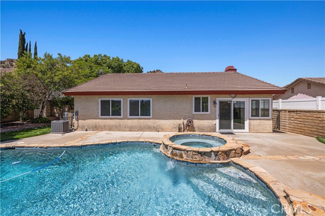 Detail Gallery Image 12 of 38 For 31332 Cherry Dr, Castaic,  CA 91384 - 3 Beds | 2 Baths