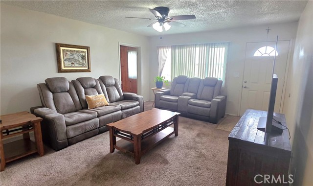 Detail Gallery Image 5 of 28 For 3133 Pat, Mojave,  CA 93501 - 4 Beds | 1/1 Baths