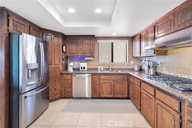 Detail Gallery Image 14 of 40 For 18083 Mariner Dr, Victorville,  CA 92395 - 3 Beds | 3 Baths