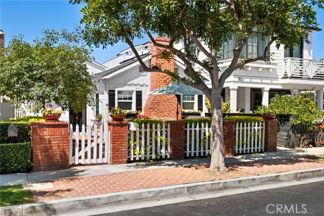 Detail Gallery Image 1 of 1 For 605 Carnation Ave, Corona Del Mar,  CA 92625 - 5 Beds | 2/1 Baths