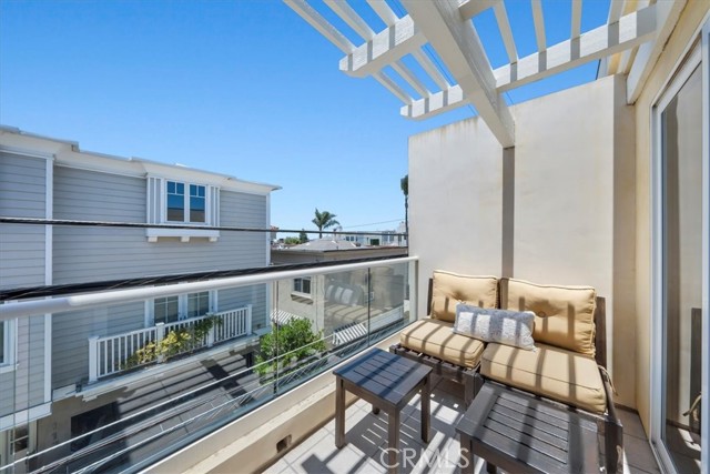 317 1st Place, Manhattan Beach, California 90266, 3 Bedrooms Bedrooms, ,2 BathroomsBathrooms,Residential,Sold,1st,SB24124776