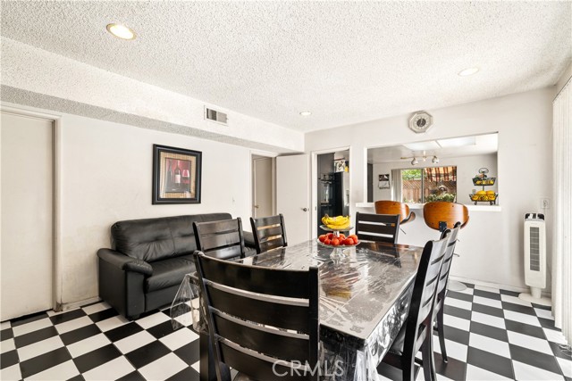 1438 Hillside Drive, Glendale CA: https://media.crmls.org/medias/7188b884-5aef-40f9-972a-85826ca2e23f.jpg